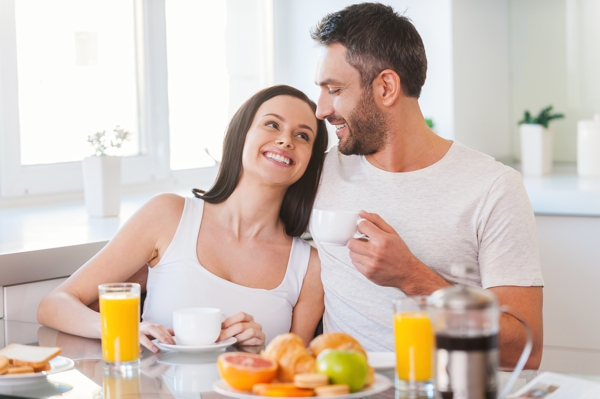 Couple enjoying healthy breakfast